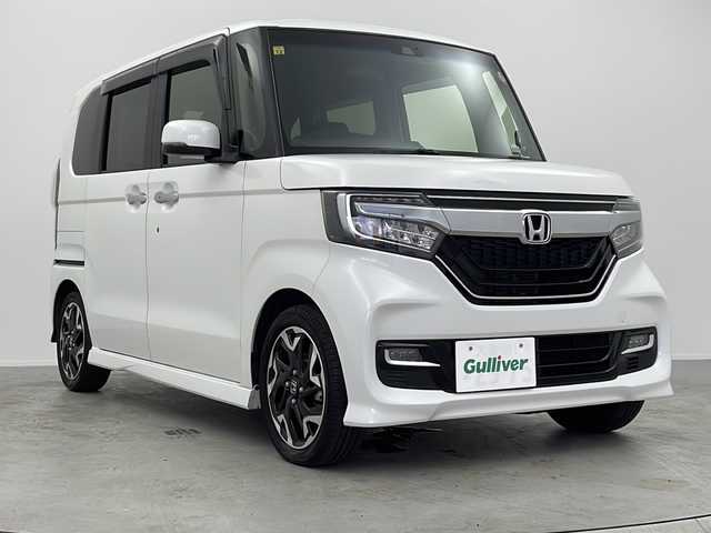 ホンダ Ｎ ＢＯＸ カスタム G L ターボ ホンダセンシング 大阪府 2020(令2)年 2.2万km プラチナホワイトパール Gtahersインターナビ/・フルセグTV/・Bluetooth/・FM/AM/・USB接続/・SDサーバー/ホンダセンシング/・衝突軽減ブレーキ/・誤発進抑制機能/・歩行者事故低減ステアリング/・路外逸脱抑制機能/・アダプティブクルーズコントロール/・車線維持支援システム/・標識認識機能/・オートハイビーム/両側パワースライドドア/ハーフレザーシート/バックカメラ/純正アルミホイール/ETC/保証書/取扱説明書/点検記録簿