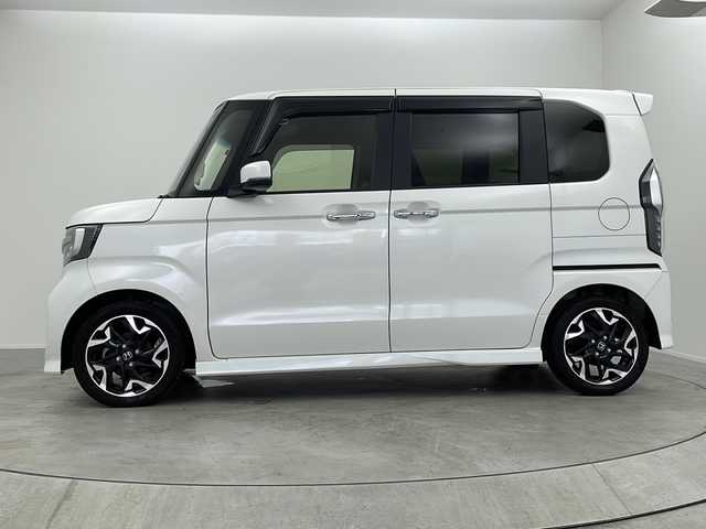 ホンダ Ｎ ＢＯＸ カスタム G L ターボ ホンダセンシング 大阪府 2020(令2)年 2.2万km プラチナホワイトパール Gtahersインターナビ/・フルセグTV/・Bluetooth/・FM/AM/・USB接続/・SDサーバー/ホンダセンシング/・衝突軽減ブレーキ/・誤発進抑制機能/・歩行者事故低減ステアリング/・路外逸脱抑制機能/・アダプティブクルーズコントロール/・車線維持支援システム/・標識認識機能/・オートハイビーム/両側パワースライドドア/ハーフレザーシート/バックカメラ/純正アルミホイール/ETC/保証書/取扱説明書/点検記録簿