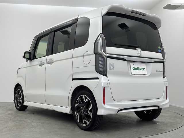 ホンダ Ｎ ＢＯＸ カスタム G L ターボ ホンダセンシング 大阪府 2020(令2)年 2.2万km プラチナホワイトパール Gtahersインターナビ/・フルセグTV/・Bluetooth/・FM/AM/・USB接続/・SDサーバー/ホンダセンシング/・衝突軽減ブレーキ/・誤発進抑制機能/・歩行者事故低減ステアリング/・路外逸脱抑制機能/・アダプティブクルーズコントロール/・車線維持支援システム/・標識認識機能/・オートハイビーム/両側パワースライドドア/ハーフレザーシート/バックカメラ/純正アルミホイール/ETC/保証書/取扱説明書/点検記録簿
