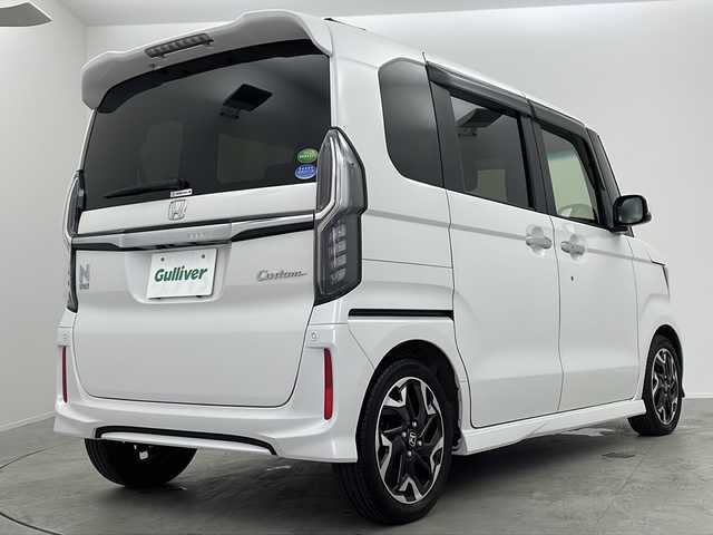 ホンダ Ｎ ＢＯＸ カスタム G L ターボ ホンダセンシング 大阪府 2020(令2)年 2.2万km プラチナホワイトパール Gtahersインターナビ/・フルセグTV/・Bluetooth/・FM/AM/・USB接続/・SDサーバー/ホンダセンシング/・衝突軽減ブレーキ/・誤発進抑制機能/・歩行者事故低減ステアリング/・路外逸脱抑制機能/・アダプティブクルーズコントロール/・車線維持支援システム/・標識認識機能/・オートハイビーム/両側パワースライドドア/ハーフレザーシート/バックカメラ/純正アルミホイール/ETC/保証書/取扱説明書/点検記録簿