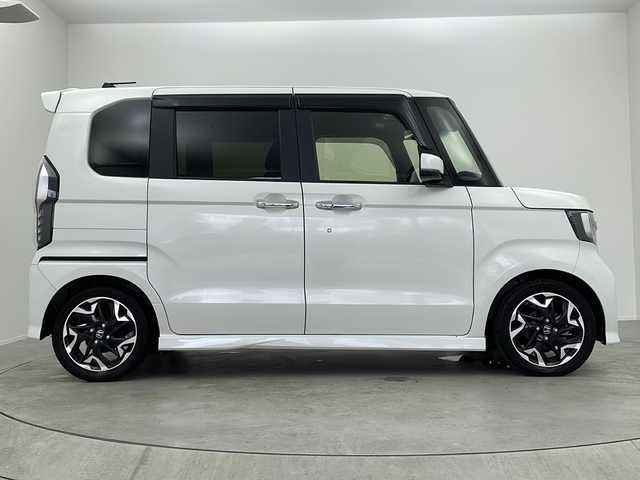 ホンダ Ｎ ＢＯＸ カスタム G L ターボ ホンダセンシング 大阪府 2020(令2)年 2.2万km プラチナホワイトパール Gtahersインターナビ/・フルセグTV/・Bluetooth/・FM/AM/・USB接続/・SDサーバー/ホンダセンシング/・衝突軽減ブレーキ/・誤発進抑制機能/・歩行者事故低減ステアリング/・路外逸脱抑制機能/・アダプティブクルーズコントロール/・車線維持支援システム/・標識認識機能/・オートハイビーム/両側パワースライドドア/ハーフレザーシート/バックカメラ/純正アルミホイール/ETC/保証書/取扱説明書/点検記録簿