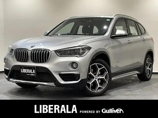 ＢＭＷ Ｘ１ xDrive 18d xライン 新潟県 2017(平29)年 3.8万km グレイシャーシルバー ライトパッケージ/・照明付きバニティミラー/・アンビエントライト/パークディスタンスコントロール/パーキングアシスト/コーナーセンサー/スライディングリアシート/オートマチックエアーコンディショナー/オートマチックテールゲートオペレーション/HDDナビゲーションシステム/・Bluetooth/・AM/FM/・AUX/クルーズコントロール/オートライト/前後ドライブレコーダー/LEDヘッドライト/ハーフレザーシート/保証書/取扱説明書/スペアキー