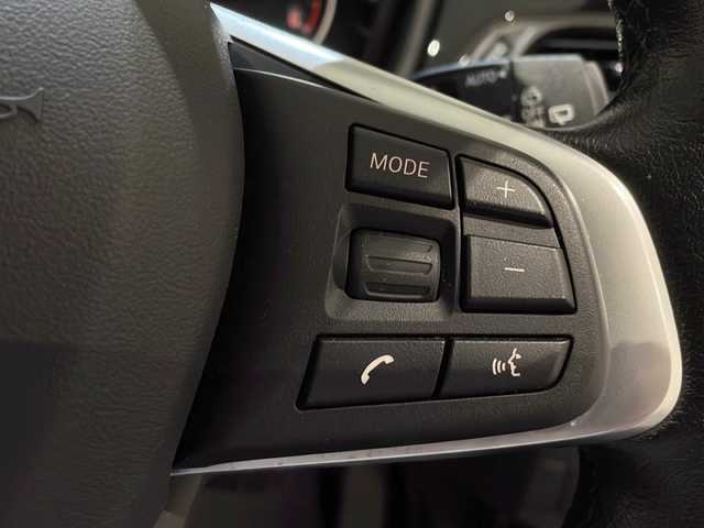 ＢＭＷ Ｘ１ xDrive 18d xライン 新潟県 2017(平29)年 3.8万km グレイシャーシルバー ライトパッケージ/・照明付きバニティミラー/・アンビエントライト/パークディスタンスコントロール/パーキングアシスト/コーナーセンサー/スライディングリアシート/オートマチックエアーコンディショナー/オートマチックテールゲートオペレーション/HDDナビゲーションシステム/・Bluetooth/・AM/FM/・AUX/クルーズコントロール/オートライト/前後ドライブレコーダー/LEDヘッドライト/ハーフレザーシート/保証書/取扱説明書/スペアキー