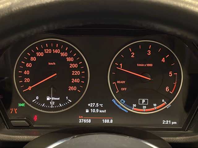 ＢＭＷ Ｘ１ xDrive 18d xライン 新潟県 2017(平29)年 3.8万km グレイシャーシルバー ライトパッケージ/・照明付きバニティミラー/・アンビエントライト/パークディスタンスコントロール/パーキングアシスト/コーナーセンサー/スライディングリアシート/オートマチックエアーコンディショナー/オートマチックテールゲートオペレーション/HDDナビゲーションシステム/・Bluetooth/・AM/FM/・AUX/クルーズコントロール/オートライト/前後ドライブレコーダー/LEDヘッドライト/ハーフレザーシート/保証書/取扱説明書/スペアキー