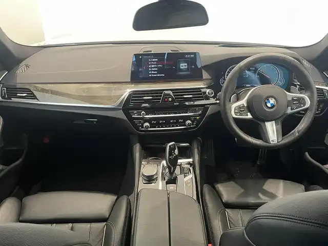 ＢＭＷ ５２３ｄ ツーリング Mスポーツ 岐阜県 2018(平30)年 3.8万km アルピンホワイトⅢ ハイラインパッケージ/　ランバーサポート/　シートヒーティング/　レザーシート/　パワーシート/イノベーションパッケージ/　ディスプレイキー/　リモートパーキング/　ジェスチャーコントロール/　ヘッドアップディスプレイ/　ワイヤレスチャージング/パーキングアシストプラス/　パークティスタンスコントロール/　パーキングアシスト/　トップビュー３Dビュー/　サイドビューカメラ/　リアビューカメラ/ドライビングアシストプラス/　アクティブクルーズコントロール/　ステアリングレーンコントロールアシスト/　レーンディパーチャーウォーニング/　レーンチェンジウォーニング/　アクティブサイドコリジョンプロテクション/　衝突回避被害軽減ブレーキ/　前車接近警告/　後車衝突警告/　クロストラフィックウォーニング/パークディスタンスコントロール/アダプティブLEDヘッドライト/アンビエントライト/純正HDDナビゲーション/フルセグTV/DVD、CD再生/Bluetooth/HiFiスピーカーシステム/DSRC車載器ルームミラー