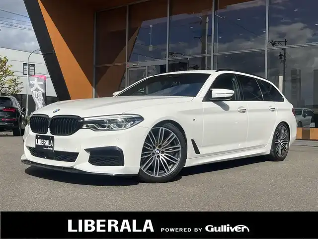 ＢＭＷ ５２３ｄ ツーリング Mスポーツ 岐阜県 2018(平30)年 3.8万km アルピンホワイトⅢ ハイラインパッケージ/　ランバーサポート/　シートヒーティング/　レザーシート/　パワーシート/イノベーションパッケージ/　ディスプレイキー/　リモートパーキング/　ジェスチャーコントロール/　ヘッドアップディスプレイ/　ワイヤレスチャージング/パーキングアシストプラス/　パークティスタンスコントロール/　パーキングアシスト/　トップビュー３Dビュー/　サイドビューカメラ/　リアビューカメラ/ドライビングアシストプラス/　アクティブクルーズコントロール/　ステアリングレーンコントロールアシスト/　レーンディパーチャーウォーニング/　レーンチェンジウォーニング/　アクティブサイドコリジョンプロテクション/　衝突回避被害軽減ブレーキ/　前車接近警告/　後車衝突警告/　クロストラフィックウォーニング/パークディスタンスコントロール/アダプティブLEDヘッドライト/アンビエントライト/純正HDDナビゲーション/フルセグTV/DVD、CD再生/Bluetooth/HiFiスピーカーシステム/DSRC車載器ルームミラー