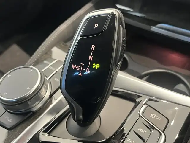 ＢＭＷ ５２３ｄ ツーリング Mスポーツ 岐阜県 2018(平30)年 3.8万km アルピンホワイトⅢ ハイラインパッケージ/　ランバーサポート/　シートヒーティング/　レザーシート/　パワーシート/イノベーションパッケージ/　ディスプレイキー/　リモートパーキング/　ジェスチャーコントロール/　ヘッドアップディスプレイ/　ワイヤレスチャージング/パーキングアシストプラス/　パークティスタンスコントロール/　パーキングアシスト/　トップビュー３Dビュー/　サイドビューカメラ/　リアビューカメラ/ドライビングアシストプラス/　アクティブクルーズコントロール/　ステアリングレーンコントロールアシスト/　レーンディパーチャーウォーニング/　レーンチェンジウォーニング/　アクティブサイドコリジョンプロテクション/　衝突回避被害軽減ブレーキ/　前車接近警告/　後車衝突警告/　クロストラフィックウォーニング/パークディスタンスコントロール/アダプティブLEDヘッドライト/アンビエントライト/純正HDDナビゲーション/フルセグTV/DVD、CD再生/Bluetooth/HiFiスピーカーシステム/DSRC車載器ルームミラー