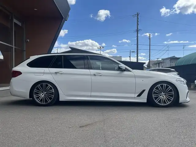ＢＭＷ ５２３ｄ ツーリング Mスポーツ 岐阜県 2018(平30)年 3.8万km アルピンホワイトⅢ ハイラインパッケージ/　ランバーサポート/　シートヒーティング/　レザーシート/　パワーシート/イノベーションパッケージ/　ディスプレイキー/　リモートパーキング/　ジェスチャーコントロール/　ヘッドアップディスプレイ/　ワイヤレスチャージング/パーキングアシストプラス/　パークティスタンスコントロール/　パーキングアシスト/　トップビュー３Dビュー/　サイドビューカメラ/　リアビューカメラ/ドライビングアシストプラス/　アクティブクルーズコントロール/　ステアリングレーンコントロールアシスト/　レーンディパーチャーウォーニング/　レーンチェンジウォーニング/　アクティブサイドコリジョンプロテクション/　衝突回避被害軽減ブレーキ/　前車接近警告/　後車衝突警告/　クロストラフィックウォーニング/パークディスタンスコントロール/アダプティブLEDヘッドライト/アンビエントライト/純正HDDナビゲーション/フルセグTV/DVD、CD再生/Bluetooth/HiFiスピーカーシステム/DSRC車載器ルームミラー