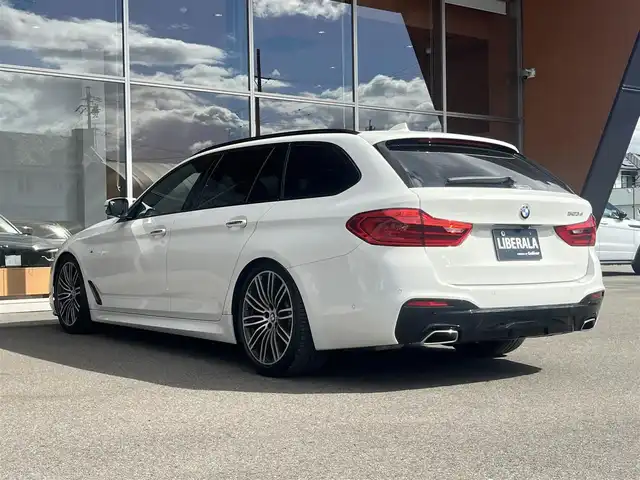 ＢＭＷ ５２３ｄ ツーリング Mスポーツ 岐阜県 2018(平30)年 3.8万km アルピンホワイトⅢ ハイラインパッケージ/　ランバーサポート/　シートヒーティング/　レザーシート/　パワーシート/イノベーションパッケージ/　ディスプレイキー/　リモートパーキング/　ジェスチャーコントロール/　ヘッドアップディスプレイ/　ワイヤレスチャージング/パーキングアシストプラス/　パークティスタンスコントロール/　パーキングアシスト/　トップビュー３Dビュー/　サイドビューカメラ/　リアビューカメラ/ドライビングアシストプラス/　アクティブクルーズコントロール/　ステアリングレーンコントロールアシスト/　レーンディパーチャーウォーニング/　レーンチェンジウォーニング/　アクティブサイドコリジョンプロテクション/　衝突回避被害軽減ブレーキ/　前車接近警告/　後車衝突警告/　クロストラフィックウォーニング/パークディスタンスコントロール/アダプティブLEDヘッドライト/アンビエントライト/純正HDDナビゲーション/フルセグTV/DVD、CD再生/Bluetooth/HiFiスピーカーシステム/DSRC車載器ルームミラー