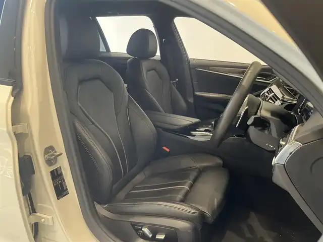 ＢＭＷ ５２３ｄ ツーリング Mスポーツ 岐阜県 2018(平30)年 3.8万km アルピンホワイトⅢ ハイラインパッケージ/　ランバーサポート/　シートヒーティング/　レザーシート/　パワーシート/イノベーションパッケージ/　ディスプレイキー/　リモートパーキング/　ジェスチャーコントロール/　ヘッドアップディスプレイ/　ワイヤレスチャージング/パーキングアシストプラス/　パークティスタンスコントロール/　パーキングアシスト/　トップビュー３Dビュー/　サイドビューカメラ/　リアビューカメラ/ドライビングアシストプラス/　アクティブクルーズコントロール/　ステアリングレーンコントロールアシスト/　レーンディパーチャーウォーニング/　レーンチェンジウォーニング/　アクティブサイドコリジョンプロテクション/　衝突回避被害軽減ブレーキ/　前車接近警告/　後車衝突警告/　クロストラフィックウォーニング/パークディスタンスコントロール/アダプティブLEDヘッドライト/アンビエントライト/純正HDDナビゲーション/フルセグTV/DVD、CD再生/Bluetooth/HiFiスピーカーシステム/DSRC車載器ルームミラー