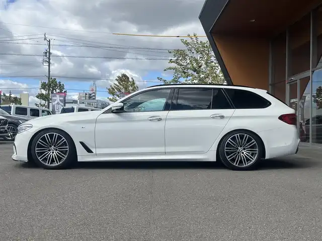ＢＭＷ ５２３ｄ ツーリング Mスポーツ 岐阜県 2018(平30)年 3.8万km アルピンホワイトⅢ ハイラインパッケージ/　ランバーサポート/　シートヒーティング/　レザーシート/　パワーシート/イノベーションパッケージ/　ディスプレイキー/　リモートパーキング/　ジェスチャーコントロール/　ヘッドアップディスプレイ/　ワイヤレスチャージング/パーキングアシストプラス/　パークティスタンスコントロール/　パーキングアシスト/　トップビュー３Dビュー/　サイドビューカメラ/　リアビューカメラ/ドライビングアシストプラス/　アクティブクルーズコントロール/　ステアリングレーンコントロールアシスト/　レーンディパーチャーウォーニング/　レーンチェンジウォーニング/　アクティブサイドコリジョンプロテクション/　衝突回避被害軽減ブレーキ/　前車接近警告/　後車衝突警告/　クロストラフィックウォーニング/パークディスタンスコントロール/アダプティブLEDヘッドライト/アンビエントライト/純正HDDナビゲーション/フルセグTV/DVD、CD再生/Bluetooth/HiFiスピーカーシステム/DSRC車載器ルームミラー
