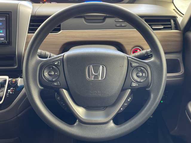 ホンダ フリード＋ ハイブリット G ホンダセンシング 岐阜県 2020(令2)年 4.6万km プラチナホワイトパール 社外SDナビ/CD/DVD/Bluetooth/USB/SD/フルセグTV/バックモニター/両側パワースライドドア/衝突軽減ブレーキ/路外逸脱抑制機能/アダプティブクルーズコントロール/パーキングセンサー/シートヒーター/ビルトインETC/ステアリングリモコン/オートLEDヘッドライト/ロールサンシェード/寒冷地仕様/スマートキー/プッシュスタート/ドアバイザー/社外フロアマット