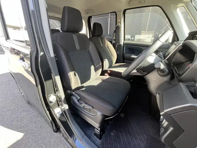 トヨタ ルーミー カスタムG 滋賀県 2023(令5)年 3.5万km ブラックマイカメタリック 純正7インチナビ/【Bluetooth/CD/DVD/フルセグTV】/両側パワースライドドア/レーダークルーズコントロール/クリアランスソナー/衝突軽減ブレーキ/LEDヘッドライト/オートマチックハイビーム/ETC/前後ドライブレコーダー/D/Nシートヒーター/電動パーキングブレーキ/オートブレーキホールド/プッシュスタート/スマートキー/ステアリングリモコン