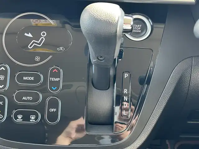 日産 デイズ ルークス ハイウェイスター Gターボ 千葉県 2019(平31)年 7.8万km ホワイトパール 純正ナビ/CD/DVD/Bluetooth/フルセグTV/ETC/前方ドライブレコーダー/両側パワースライドドア/アラウンドビューモニター/エマージェンシーブレーキ/踏み間違い衝突防止アシスト/クルーズコントロール/レーンキープアシスト/横滑り防止装置/衝突被害軽減/盗難防止装置/プッシュスタート/スペアキー1本/スマートキー/ステアリングスイッチ/純正15インチアルミホイール/レザー調シートカバー/保証書/取扱説明書