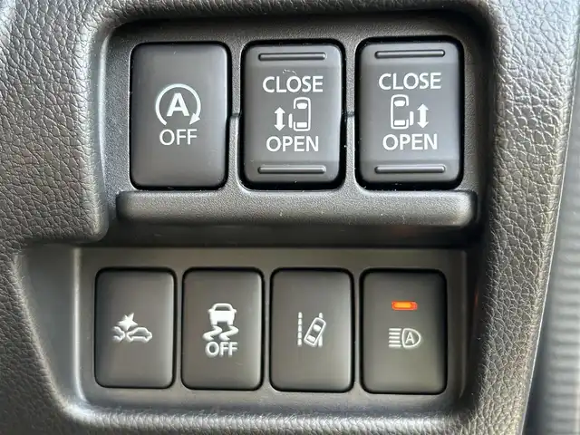 日産 デイズ ルークス ハイウェイスター Gターボ 千葉県 2019(平31)年 7.8万km ホワイトパール 純正ナビ/CD/DVD/Bluetooth/フルセグTV/ETC/前方ドライブレコーダー/両側パワースライドドア/アラウンドビューモニター/エマージェンシーブレーキ/踏み間違い衝突防止アシスト/クルーズコントロール/レーンキープアシスト/横滑り防止装置/衝突被害軽減/盗難防止装置/プッシュスタート/スペアキー1本/スマートキー/ステアリングスイッチ/純正15インチアルミホイール/レザー調シートカバー/保証書/取扱説明書