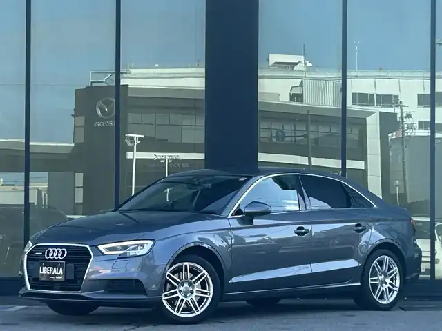 アウディ Ａ３ セダン 2．0TFSIクワトロ 石川県 2017(平29)年 6.5万km モンスーングレーメタリック 4WD/バーチャルコックピット/純正ナビ/　Bluetooth・AM/FM・CD・DVD・USB・AUX/フルセグTV/バックカメラ/ETC/ドライブレコーダー/アダプティブクルーズコントロール/ブラインドスポットモニター/パワーバックドア/アンチロック・ブレーキ・システム/横滑り防止装置/前後コーナーセンサー/純正アルミホイール/スマートキー