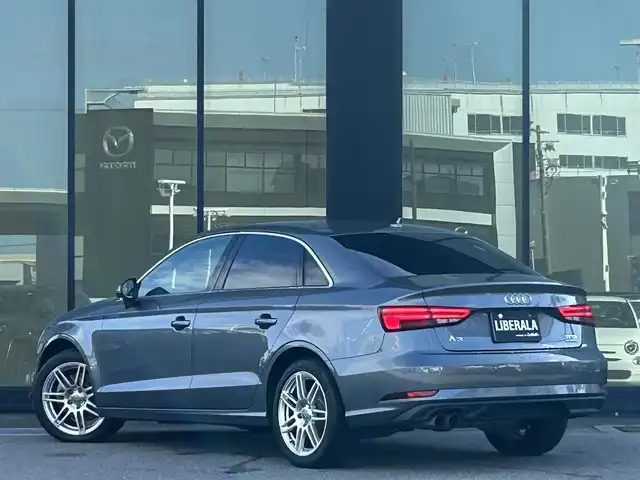アウディ Ａ３ セダン 2．0TFSIクワトロ 石川県 2017(平29)年 6.5万km モンスーングレーメタリック 4WD/バーチャルコックピット/純正ナビ/　Bluetooth・AM/FM・CD・DVD・USB・AUX/フルセグTV/バックカメラ/ETC/ドライブレコーダー/アダプティブクルーズコントロール/ブラインドスポットモニター/パワーバックドア/アンチロック・ブレーキ・システム/横滑り防止装置/前後コーナーセンサー/純正アルミホイール/スマートキー