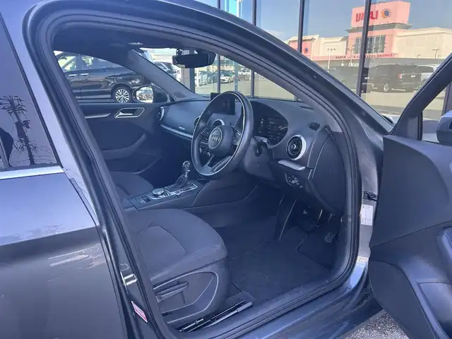 アウディ Ａ３ セダン 2．0TFSIクワトロ 石川県 2017(平29)年 6.5万km モンスーングレーメタリック 4WD/バーチャルコックピット/純正ナビ/　Bluetooth・AM/FM・CD・DVD・USB・AUX/フルセグTV/バックカメラ/ETC/ドライブレコーダー/アダプティブクルーズコントロール/ブラインドスポットモニター/パワーバックドア/アンチロック・ブレーキ・システム/横滑り防止装置/前後コーナーセンサー/純正アルミホイール/スマートキー