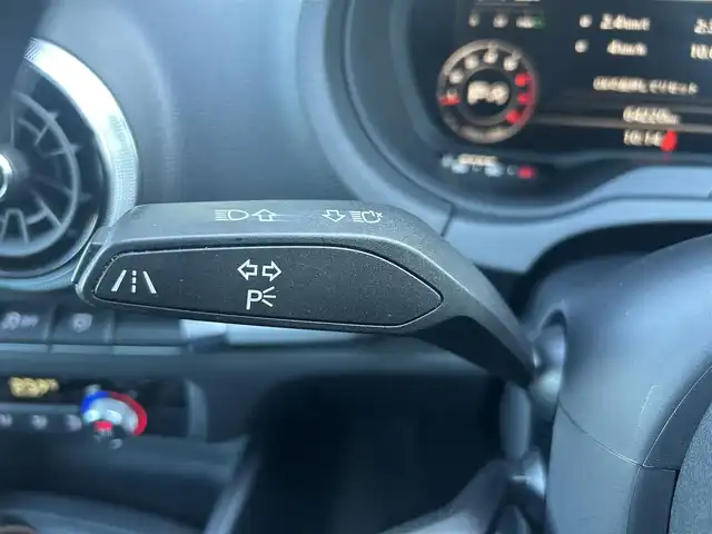 アウディ Ａ３ セダン 2．0TFSIクワトロ 石川県 2017(平29)年 6.5万km モンスーングレーメタリック 4WD/バーチャルコックピット/純正ナビ/　Bluetooth・AM/FM・CD・DVD・USB・AUX/フルセグTV/バックカメラ/ETC/ドライブレコーダー/アダプティブクルーズコントロール/ブラインドスポットモニター/パワーバックドア/アンチロック・ブレーキ・システム/横滑り防止装置/前後コーナーセンサー/純正アルミホイール/スマートキー