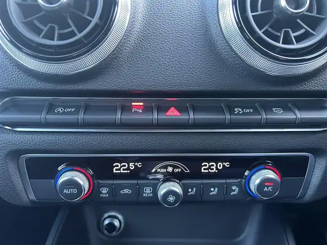 アウディ Ａ３ セダン 2．0TFSIクワトロ 石川県 2017(平29)年 6.5万km モンスーングレーメタリック 4WD/バーチャルコックピット/純正ナビ/　Bluetooth・AM/FM・CD・DVD・USB・AUX/フルセグTV/バックカメラ/ETC/ドライブレコーダー/アダプティブクルーズコントロール/ブラインドスポットモニター/パワーバックドア/アンチロック・ブレーキ・システム/横滑り防止装置/前後コーナーセンサー/純正アルミホイール/スマートキー