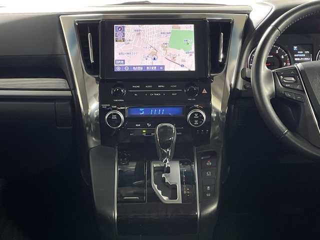 トヨタ アルファード S 神奈川県 2022(令4)年 3.5万km ホワイトパールクリスタルシャイン トヨタセーフティセンス/純正9型ディスプレイオーディオ/・BT/フルセグTV/CD/DVD/MiraCast/USB/バックカメラ/純正13.3型フリップダウンモニター/両側電動スライドドア/MTモード/電動サイドブレーキ/オートブレーキホールド/ビルトインETC2.0/前後ドライブレコーダー/スマートキー/プッシュスタートボタン/革巻きステアリング/ステアリングスイッチ/Autoライト/シートリフター/オットマン/LEDヘッドライト/フォグランプ/電動格納ミラー/ウィンカーミラー/純正ドアバイザー/純正18インチアルミホイール/フロアマット