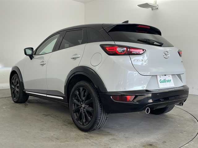 マツダ ＣＸ－３ XD スーパー エッジー 兵庫県 2023(令5)年 1.2万km グレーⅡ ・衝突軽減ブレーキ（SBS/SCBS）/・車間認知支援システム/・ブラインドスポットモニター/・車線逸脱警報システム/・交通標識認識システム/・ドライバーアテンションアラート/・パーキングセンサー/・レーダークルーズコントロール/・オートハイビーム/・ヘッドアップディスプレイ/・純正8.8インチナビ＆TV＆BT＆USB＆DVD/・360°カメラ/・スマートキー/・プッシュスタート/・ハーフレザーシート/・前席シートヒーター/・運転席パワーシート/・運転席メモリーシート/・ステアリングヒーター/・ステアリングスイッチ/・革巻きステアリング/・ETC/・電子パーキング/・オートホールド/・アダプティブLEDヘッドライト/・フォグランプ/・オートライト/・フロアマット/・18インチアルミホイール（ブラックメタリック塗装）