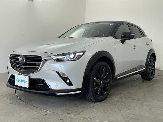 マツダ ＣＸ－３ XD スーパー エッジー 兵庫県 2023(令5)年 1.2万km グレーⅡ ・衝突軽減ブレーキ（SBS/SCBS）/・車間認知支援システム/・ブラインドスポットモニター/・車線逸脱警報システム/・交通標識認識システム/・ドライバーアテンションアラート/・パーキングセンサー/・レーダークルーズコントロール/・オートハイビーム/・ヘッドアップディスプレイ/・純正8.8インチナビ＆TV＆BT＆USB＆DVD/・360°カメラ/・スマートキー/・プッシュスタート/・ハーフレザーシート/・前席シートヒーター/・運転席パワーシート/・運転席メモリーシート/・ステアリングヒーター/・ステアリングスイッチ/・革巻きステアリング/・ETC/・電子パーキング/・オートホールド/・アダプティブLEDヘッドライト/・フォグランプ/・オートライト/・フロアマット/・18インチアルミホイール（ブラックメタリック塗装）