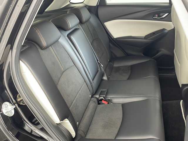 マツダ ＣＸ－３ XD スーパー エッジー 兵庫県 2023(令5)年 1.2万km グレーⅡ ・衝突軽減ブレーキ（SBS/SCBS）/・車間認知支援システム/・ブラインドスポットモニター/・車線逸脱警報システム/・交通標識認識システム/・ドライバーアテンションアラート/・パーキングセンサー/・レーダークルーズコントロール/・オートハイビーム/・ヘッドアップディスプレイ/・純正8.8インチナビ＆TV＆BT＆USB＆DVD/・360°カメラ/・スマートキー/・プッシュスタート/・ハーフレザーシート/・前席シートヒーター/・運転席パワーシート/・運転席メモリーシート/・ステアリングヒーター/・ステアリングスイッチ/・革巻きステアリング/・ETC/・電子パーキング/・オートホールド/・アダプティブLEDヘッドライト/・フォグランプ/・オートライト/・フロアマット/・18インチアルミホイール（ブラックメタリック塗装）