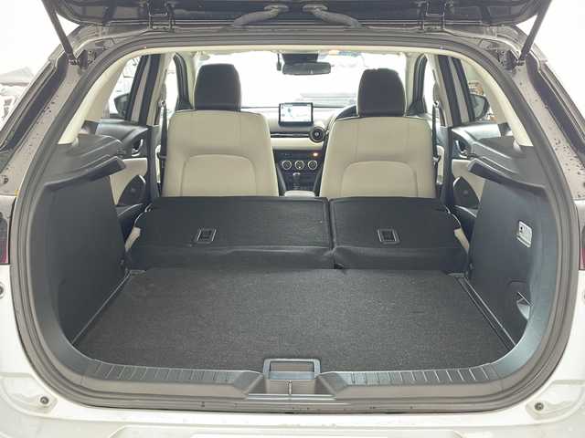 マツダ ＣＸ－３ XD スーパー エッジー 兵庫県 2023(令5)年 1.2万km グレーⅡ ・衝突軽減ブレーキ（SBS/SCBS）/・車間認知支援システム/・ブラインドスポットモニター/・車線逸脱警報システム/・交通標識認識システム/・ドライバーアテンションアラート/・パーキングセンサー/・レーダークルーズコントロール/・オートハイビーム/・ヘッドアップディスプレイ/・純正8.8インチナビ＆TV＆BT＆USB＆DVD/・360°カメラ/・スマートキー/・プッシュスタート/・ハーフレザーシート/・前席シートヒーター/・運転席パワーシート/・運転席メモリーシート/・ステアリングヒーター/・ステアリングスイッチ/・革巻きステアリング/・ETC/・電子パーキング/・オートホールド/・アダプティブLEDヘッドライト/・フォグランプ/・オートライト/・フロアマット/・18インチアルミホイール（ブラックメタリック塗装）