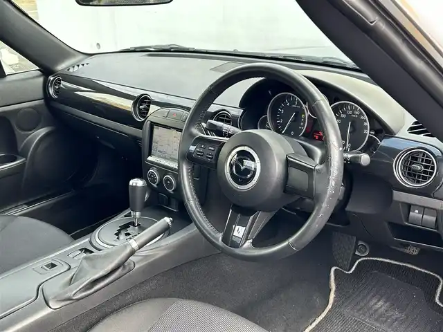 マツダ ロードスター S RHT 神奈川県 2013(平25)年 0.8万km アルミニウムメタリック ワンオーナー/純正ディーラーナビ/フルセグTV/BT/CD/DVD/ETC/革巻きハンドル/純正16インチAW/スペアキー×１/電動オープン/ハードトップ/HIDヘッドライト