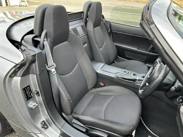 マツダ ロードスター S RHT 神奈川県 2013(平25)年 0.8万km アルミニウムメタリック ワンオーナー/純正ディーラーナビ/フルセグTV/BT/CD/DVD/ETC/革巻きハンドル/純正16インチAW/スペアキー×１/電動オープン/ハードトップ/HIDヘッドライト