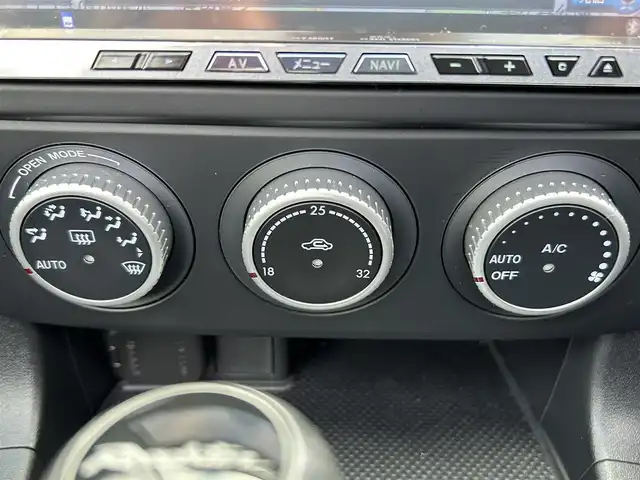 マツダ ロードスター S RHT 神奈川県 2013(平25)年 0.8万km アルミニウムメタリック ワンオーナー/純正ディーラーナビ/フルセグTV/BT/CD/DVD/ETC/革巻きハンドル/純正16インチAW/スペアキー×１/電動オープン/ハードトップ/HIDヘッドライト