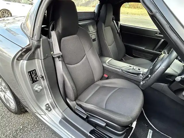 マツダ ロードスター S RHT 神奈川県 2013(平25)年 0.8万km アルミニウムメタリック ワンオーナー/純正ディーラーナビ/フルセグTV/BT/CD/DVD/ETC/革巻きハンドル/純正16インチAW/スペアキー×１/電動オープン/ハードトップ/HIDヘッドライト