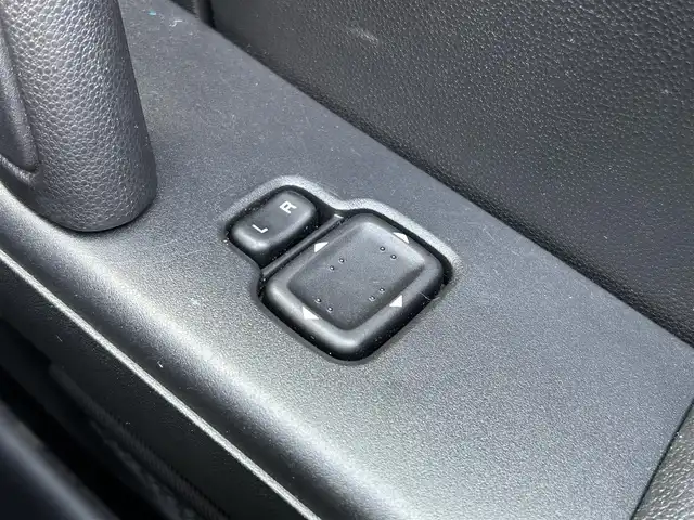 マツダ ロードスター S RHT 神奈川県 2013(平25)年 0.8万km アルミニウムメタリック ワンオーナー/純正ディーラーナビ/フルセグTV/BT/CD/DVD/ETC/革巻きハンドル/純正16インチAW/スペアキー×１/電動オープン/ハードトップ/HIDヘッドライト