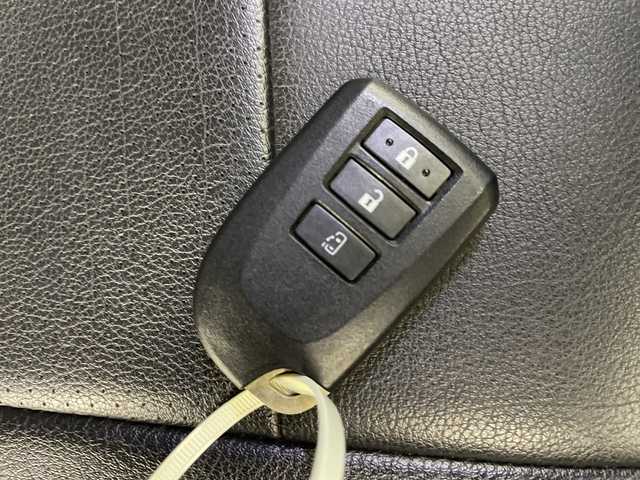 トヨタ ハイエース GL 道央・札幌 2023(令5)年 0.7万km ブラックマイカ ・４WD/寒冷地仕様/・FLEXオリジナルシート V/・トヨタセーフティセンス/・プリクラッシュセーフティ/・アルパイン11インチフローティングナビ/・DVD.CD.SD.BT.フルセグ/・パノラミックビューモニター/・バックカメラ/・アルパイン　フリップダウンモニター/・左パワースライドドア/・リアヒーター・クーラー/・LEDライト/オートハイビーム/・革調シートカバー/・ローダウン/・AC100V/・スマートキー