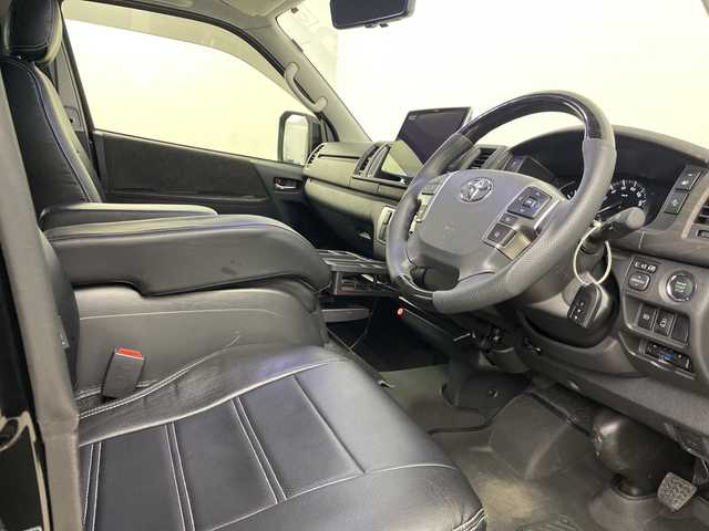 トヨタ ハイエース GL 道央・札幌 2023(令5)年 0.7万km ブラックマイカ ・４WD/寒冷地仕様/・FLEXオリジナルシート V/・トヨタセーフティセンス/・プリクラッシュセーフティ/・アルパイン11インチフローティングナビ/・DVD.CD.SD.BT.フルセグ/・パノラミックビューモニター/・バックカメラ/・アルパイン　フリップダウンモニター/・左パワースライドドア/・リアヒーター・クーラー/・LEDライト/オートハイビーム/・革調シートカバー/・ローダウン/・AC100V/・スマートキー