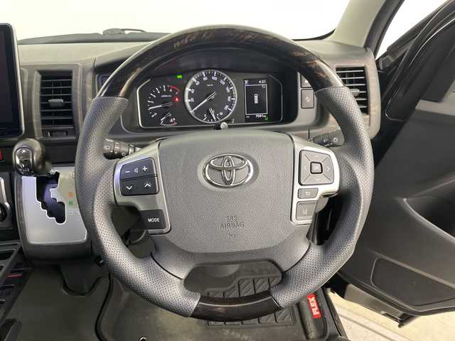 トヨタ ハイエース GL 道央・札幌 2023(令5)年 0.7万km ブラックマイカ ・４WD/寒冷地仕様/・FLEXオリジナルシート V/・トヨタセーフティセンス/・プリクラッシュセーフティ/・アルパイン11インチフローティングナビ/・DVD.CD.SD.BT.フルセグ/・パノラミックビューモニター/・バックカメラ/・アルパイン　フリップダウンモニター/・左パワースライドドア/・リアヒーター・クーラー/・LEDライト/オートハイビーム/・革調シートカバー/・ローダウン/・AC100V/・スマートキー