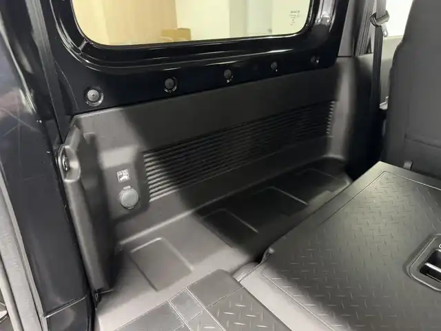 スズキ ジムニー XC 三重県 2019(令1)年 4.6万km ブルーイッシュブラックパール3 ガソリン・ターボ/パートタイム4WD 高低二段切替式（後輪駆動ベース）/フロア4AT/純正 8インチナビ AVIC-RLS901/（CD/DVD/MSV/SD/FM/AM/TV/Bluetooth/iPod/USB/AUX）/バックカメラ/安全/・デュアルセンサーブレーキサポート/・デュアルセンサーブレーキサポート/・車線逸脱警報機能/・ふらつき警報機能/・誤発進抑制機能/・標識認識機能（車両進入禁止、はみ出し通行禁止、最高速度）/・ブレーキLSDトラクションコントロール（4WD－L）/・頸部衝撃緩和フロントシート/・頭部衝撃軽減構造インテリア/装備/・オートライト/・LEDヘッドライト/・ハイビームアシスト/・オートエアコン/・ヒルディセントコントロール（HDC）/・ステアリングスイッチ/・プッシュスタート/・スマートキーx2