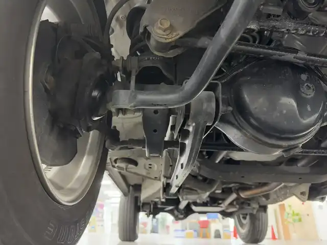 スズキ ジムニー XC 三重県 2019(令1)年 4.6万km ブルーイッシュブラックパール3 ガソリン・ターボ/パートタイム4WD 高低二段切替式（後輪駆動ベース）/フロア4AT/純正 8インチナビ AVIC-RLS901/（CD/DVD/MSV/SD/FM/AM/TV/Bluetooth/iPod/USB/AUX）/バックカメラ/安全/・デュアルセンサーブレーキサポート/・デュアルセンサーブレーキサポート/・車線逸脱警報機能/・ふらつき警報機能/・誤発進抑制機能/・標識認識機能（車両進入禁止、はみ出し通行禁止、最高速度）/・ブレーキLSDトラクションコントロール（4WD－L）/・頸部衝撃緩和フロントシート/・頭部衝撃軽減構造インテリア/装備/・オートライト/・LEDヘッドライト/・ハイビームアシスト/・オートエアコン/・ヒルディセントコントロール（HDC）/・ステアリングスイッチ/・プッシュスタート/・スマートキーx2