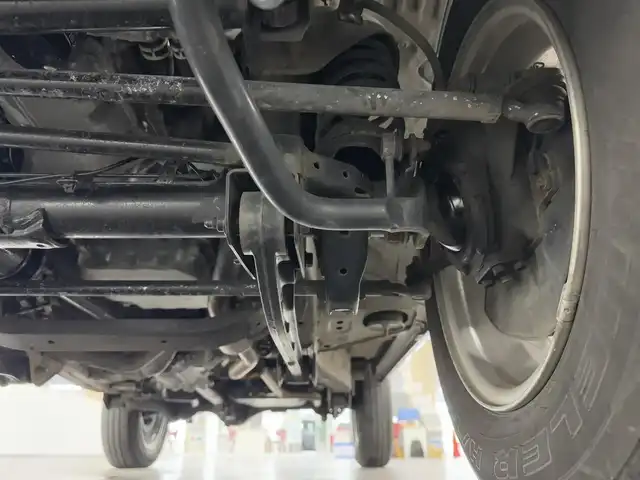 スズキ ジムニー XC 三重県 2019(令1)年 4.6万km ブルーイッシュブラックパール3 ガソリン・ターボ/パートタイム4WD 高低二段切替式（後輪駆動ベース）/フロア4AT/純正 8インチナビ AVIC-RLS901/（CD/DVD/MSV/SD/FM/AM/TV/Bluetooth/iPod/USB/AUX）/バックカメラ/安全/・デュアルセンサーブレーキサポート/・デュアルセンサーブレーキサポート/・車線逸脱警報機能/・ふらつき警報機能/・誤発進抑制機能/・標識認識機能（車両進入禁止、はみ出し通行禁止、最高速度）/・ブレーキLSDトラクションコントロール（4WD－L）/・頸部衝撃緩和フロントシート/・頭部衝撃軽減構造インテリア/装備/・オートライト/・LEDヘッドライト/・ハイビームアシスト/・オートエアコン/・ヒルディセントコントロール（HDC）/・ステアリングスイッチ/・プッシュスタート/・スマートキーx2