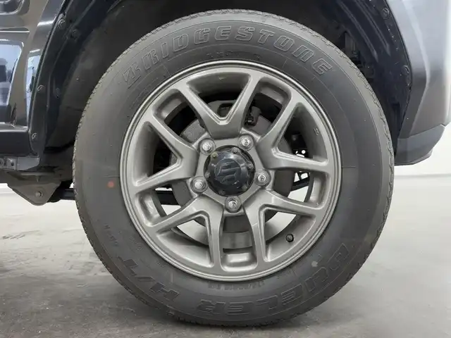 スズキ ジムニー XC 三重県 2019(令1)年 4.6万km ブルーイッシュブラックパール3 ガソリン・ターボ/パートタイム4WD 高低二段切替式（後輪駆動ベース）/フロア4AT/純正 8インチナビ AVIC-RLS901/（CD/DVD/MSV/SD/FM/AM/TV/Bluetooth/iPod/USB/AUX）/バックカメラ/安全/・デュアルセンサーブレーキサポート/・デュアルセンサーブレーキサポート/・車線逸脱警報機能/・ふらつき警報機能/・誤発進抑制機能/・標識認識機能（車両進入禁止、はみ出し通行禁止、最高速度）/・ブレーキLSDトラクションコントロール（4WD－L）/・頸部衝撃緩和フロントシート/・頭部衝撃軽減構造インテリア/装備/・オートライト/・LEDヘッドライト/・ハイビームアシスト/・オートエアコン/・ヒルディセントコントロール（HDC）/・ステアリングスイッチ/・プッシュスタート/・スマートキーx2
