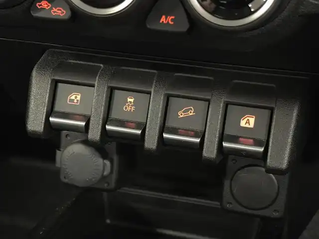 スズキ ジムニー XC 三重県 2019(令1)年 4.6万km ブルーイッシュブラックパール3 ガソリン・ターボ/パートタイム4WD 高低二段切替式（後輪駆動ベース）/フロア4AT/純正 8インチナビ AVIC-RLS901/（CD/DVD/MSV/SD/FM/AM/TV/Bluetooth/iPod/USB/AUX）/バックカメラ/安全/・デュアルセンサーブレーキサポート/・デュアルセンサーブレーキサポート/・車線逸脱警報機能/・ふらつき警報機能/・誤発進抑制機能/・標識認識機能（車両進入禁止、はみ出し通行禁止、最高速度）/・ブレーキLSDトラクションコントロール（4WD－L）/・頸部衝撃緩和フロントシート/・頭部衝撃軽減構造インテリア/装備/・オートライト/・LEDヘッドライト/・ハイビームアシスト/・オートエアコン/・ヒルディセントコントロール（HDC）/・ステアリングスイッチ/・プッシュスタート/・スマートキーx2