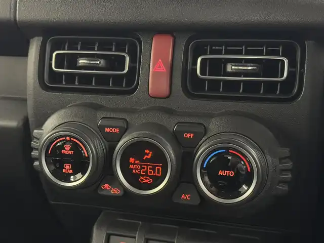 スズキ ジムニー XC 三重県 2019(令1)年 4.6万km ブルーイッシュブラックパール3 ガソリン・ターボ/パートタイム4WD 高低二段切替式（後輪駆動ベース）/フロア4AT/純正 8インチナビ AVIC-RLS901/（CD/DVD/MSV/SD/FM/AM/TV/Bluetooth/iPod/USB/AUX）/バックカメラ/安全/・デュアルセンサーブレーキサポート/・デュアルセンサーブレーキサポート/・車線逸脱警報機能/・ふらつき警報機能/・誤発進抑制機能/・標識認識機能（車両進入禁止、はみ出し通行禁止、最高速度）/・ブレーキLSDトラクションコントロール（4WD－L）/・頸部衝撃緩和フロントシート/・頭部衝撃軽減構造インテリア/装備/・オートライト/・LEDヘッドライト/・ハイビームアシスト/・オートエアコン/・ヒルディセントコントロール（HDC）/・ステアリングスイッチ/・プッシュスタート/・スマートキーx2