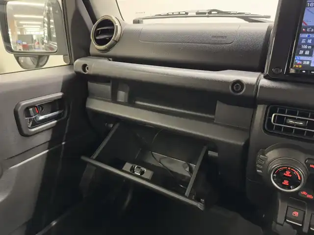 スズキ ジムニー XC 三重県 2019(令1)年 4.6万km ブルーイッシュブラックパール3 ガソリン・ターボ/パートタイム4WD 高低二段切替式（後輪駆動ベース）/フロア4AT/純正 8インチナビ AVIC-RLS901/（CD/DVD/MSV/SD/FM/AM/TV/Bluetooth/iPod/USB/AUX）/バックカメラ/安全/・デュアルセンサーブレーキサポート/・デュアルセンサーブレーキサポート/・車線逸脱警報機能/・ふらつき警報機能/・誤発進抑制機能/・標識認識機能（車両進入禁止、はみ出し通行禁止、最高速度）/・ブレーキLSDトラクションコントロール（4WD－L）/・頸部衝撃緩和フロントシート/・頭部衝撃軽減構造インテリア/装備/・オートライト/・LEDヘッドライト/・ハイビームアシスト/・オートエアコン/・ヒルディセントコントロール（HDC）/・ステアリングスイッチ/・プッシュスタート/・スマートキーx2