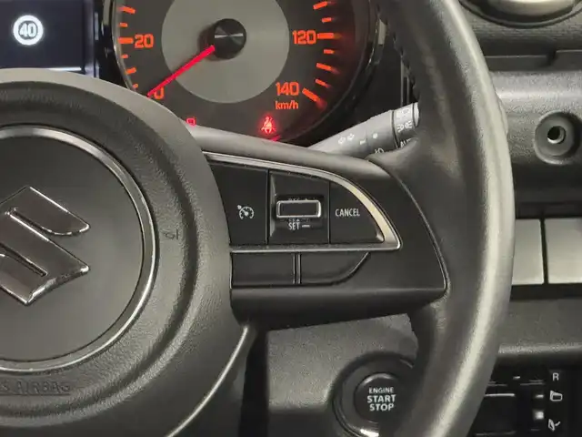 スズキ ジムニー XC 三重県 2019(令1)年 4.6万km ブルーイッシュブラックパール3 ガソリン・ターボ/パートタイム4WD 高低二段切替式（後輪駆動ベース）/フロア4AT/純正 8インチナビ AVIC-RLS901/（CD/DVD/MSV/SD/FM/AM/TV/Bluetooth/iPod/USB/AUX）/バックカメラ/安全/・デュアルセンサーブレーキサポート/・デュアルセンサーブレーキサポート/・車線逸脱警報機能/・ふらつき警報機能/・誤発進抑制機能/・標識認識機能（車両進入禁止、はみ出し通行禁止、最高速度）/・ブレーキLSDトラクションコントロール（4WD－L）/・頸部衝撃緩和フロントシート/・頭部衝撃軽減構造インテリア/装備/・オートライト/・LEDヘッドライト/・ハイビームアシスト/・オートエアコン/・ヒルディセントコントロール（HDC）/・ステアリングスイッチ/・プッシュスタート/・スマートキーx2