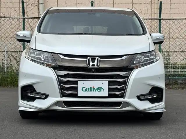 ホンダ オデッセイ アブソルート・EXホンダセンジング 東京都 2018(平30)年 9.9万km プラチナホワイトパール 純正ナビ/６スピーカー/ホンダセンシング/マルチビューモニター/ホンダスマートパーキングアシストシステム/パーキングセンサーシステム/ブラインドスポットインフォメーション/アウターウエルカムライト付両側パワースライドドア/LEDヘッドランプ/オートライト/LEDアクティブコーナリングライト/コンフォートビューパッケージ（親水/ヒーテッドドアミラー/フロントドア撥水ガラス）/レッド照明アナログメーター/マルチインフォメーションディスプレイ/革巻きステアリングホイール/ステアリングスイッチ/パドルシフト/SRSエアバック （運転席/助手席）/プラズマクラスター付左右独立温度調整オートエアコン/リアオートエアコン/ブラックプライムスムース（合皮）/ファブリックコンビシート/パワーシート/シートヒーター/大型アームレスト（運転席/助手席）/センターコンソール/２列目プレミアムグレードルシート（オットマン /小物入/左右アームレスト付キャプテンシート）/リヤモニター/アダプティブクルーズコントロール　/車線維持支援システム
