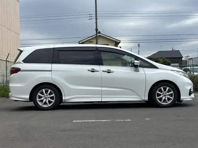 ホンダ オデッセイ アブソルート・EXホンダセンジング 東京都 2018(平30)年 9.9万km プラチナホワイトパール 純正ナビ/６スピーカー/ホンダセンシング/マルチビューモニター/ホンダスマートパーキングアシストシステム/パーキングセンサーシステム/ブラインドスポットインフォメーション/アウターウエルカムライト付両側パワースライドドア/LEDヘッドランプ/オートライト/LEDアクティブコーナリングライト/コンフォートビューパッケージ（親水/ヒーテッドドアミラー/フロントドア撥水ガラス）/レッド照明アナログメーター/マルチインフォメーションディスプレイ/革巻きステアリングホイール/ステアリングスイッチ/パドルシフト/SRSエアバック （運転席/助手席）/プラズマクラスター付左右独立温度調整オートエアコン/リアオートエアコン/ブラックプライムスムース（合皮）/ファブリックコンビシート/パワーシート/シートヒーター/大型アームレスト（運転席/助手席）/センターコンソール/２列目プレミアムグレードルシート（オットマン /小物入/左右アームレスト付キャプテンシート）/リヤモニター/アダプティブクルーズコントロール　/車線維持支援システム