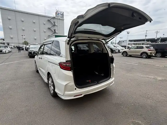 ホンダ オデッセイ アブソルート・EXホンダセンジング 東京都 2018(平30)年 9.9万km プラチナホワイトパール 純正ナビ/６スピーカー/ホンダセンシング/マルチビューモニター/ホンダスマートパーキングアシストシステム/パーキングセンサーシステム/ブラインドスポットインフォメーション/アウターウエルカムライト付両側パワースライドドア/LEDヘッドランプ/オートライト/LEDアクティブコーナリングライト/コンフォートビューパッケージ（親水/ヒーテッドドアミラー/フロントドア撥水ガラス）/レッド照明アナログメーター/マルチインフォメーションディスプレイ/革巻きステアリングホイール/ステアリングスイッチ/パドルシフト/SRSエアバック （運転席/助手席）/プラズマクラスター付左右独立温度調整オートエアコン/リアオートエアコン/ブラックプライムスムース（合皮）/ファブリックコンビシート/パワーシート/シートヒーター/大型アームレスト（運転席/助手席）/センターコンソール/２列目プレミアムグレードルシート（オットマン /小物入/左右アームレスト付キャプテンシート）/リヤモニター/アダプティブクルーズコントロール　/車線維持支援システム