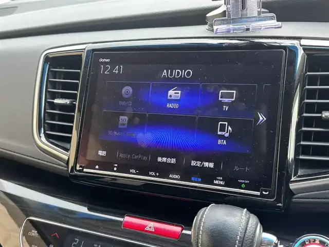 ホンダ オデッセイ アブソルート・EXホンダセンジング 東京都 2018(平30)年 9.9万km プラチナホワイトパール 純正ナビ/６スピーカー/ホンダセンシング/マルチビューモニター/ホンダスマートパーキングアシストシステム/パーキングセンサーシステム/ブラインドスポットインフォメーション/アウターウエルカムライト付両側パワースライドドア/LEDヘッドランプ/オートライト/LEDアクティブコーナリングライト/コンフォートビューパッケージ（親水/ヒーテッドドアミラー/フロントドア撥水ガラス）/レッド照明アナログメーター/マルチインフォメーションディスプレイ/革巻きステアリングホイール/ステアリングスイッチ/パドルシフト/SRSエアバック （運転席/助手席）/プラズマクラスター付左右独立温度調整オートエアコン/リアオートエアコン/ブラックプライムスムース（合皮）/ファブリックコンビシート/パワーシート/シートヒーター/大型アームレスト（運転席/助手席）/センターコンソール/２列目プレミアムグレードルシート（オットマン /小物入/左右アームレスト付キャプテンシート）/リヤモニター/アダプティブクルーズコントロール　/車線維持支援システム