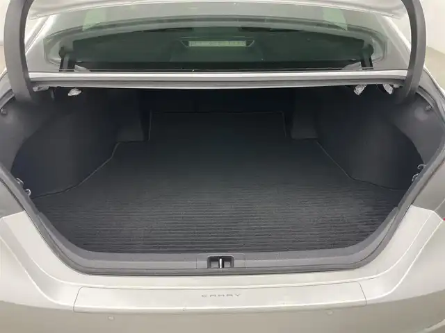 トヨタ カムリ WS 岡山県 2019(令1)年 5.7万km プラチナホワイトパールマイカ レーダークルーズコントロール/ハーフレザー/ドライブレコーダー（前）/ランフラットタイヤ（215/55/17）/純正ナビ（NSCN-W68）/（Bluetooth/TV/CD）/オートハイビーム/LEDヘッドライト/フォグランプ/パドルシフト/オートホールド/ビルトインETC/アイドリングストップ/コーナーセンサー/パワーシート/ドアバイザー/ブラインドスポットモニター/バックカメラ/衝突軽減ブレーキ